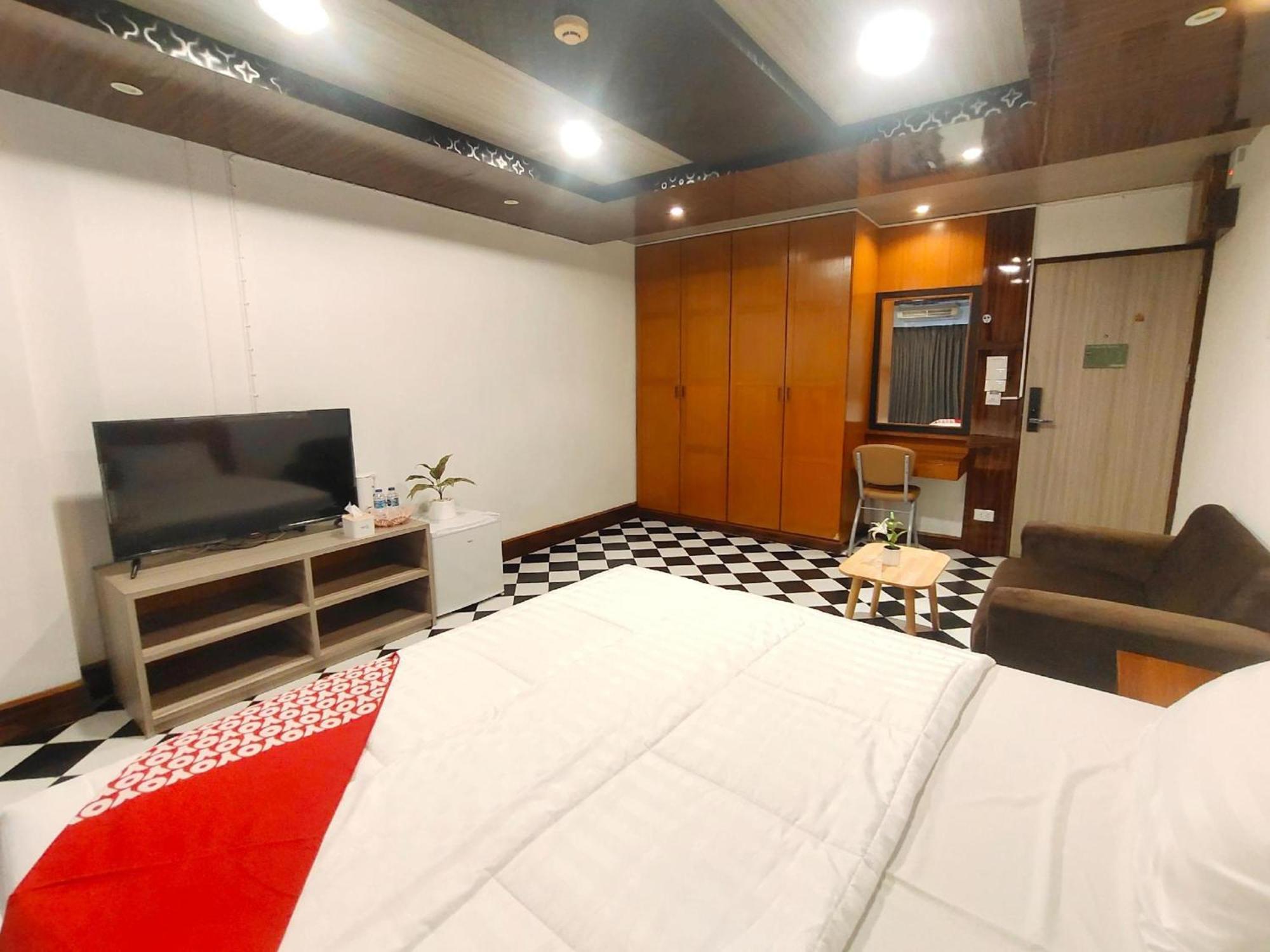 Oyo 75446 Travis Inthamara 49 Hotel Bangkok Luaran gambar