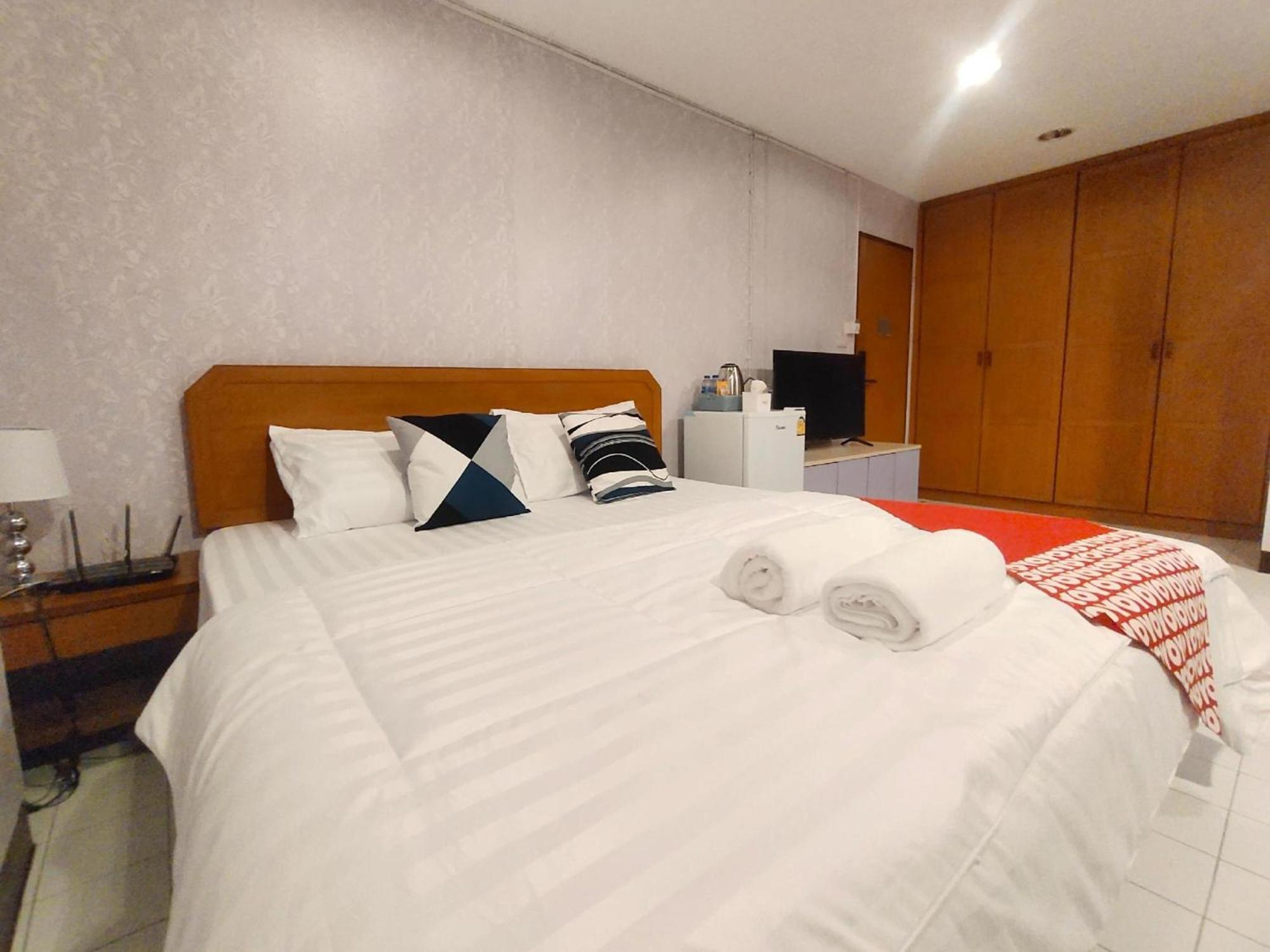 Oyo 75446 Travis Inthamara 49 Hotel Bangkok Luaran gambar