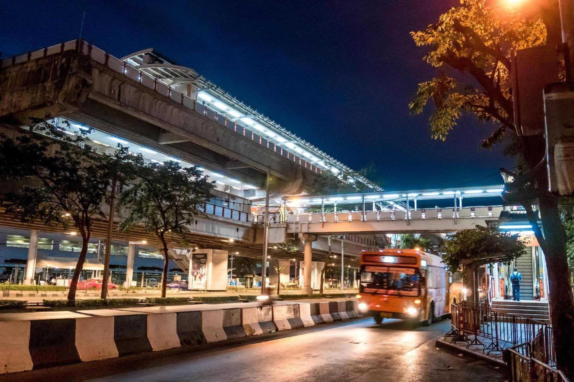 Oyo 75446 Travis Inthamara 49 Hotel Bangkok Luaran gambar