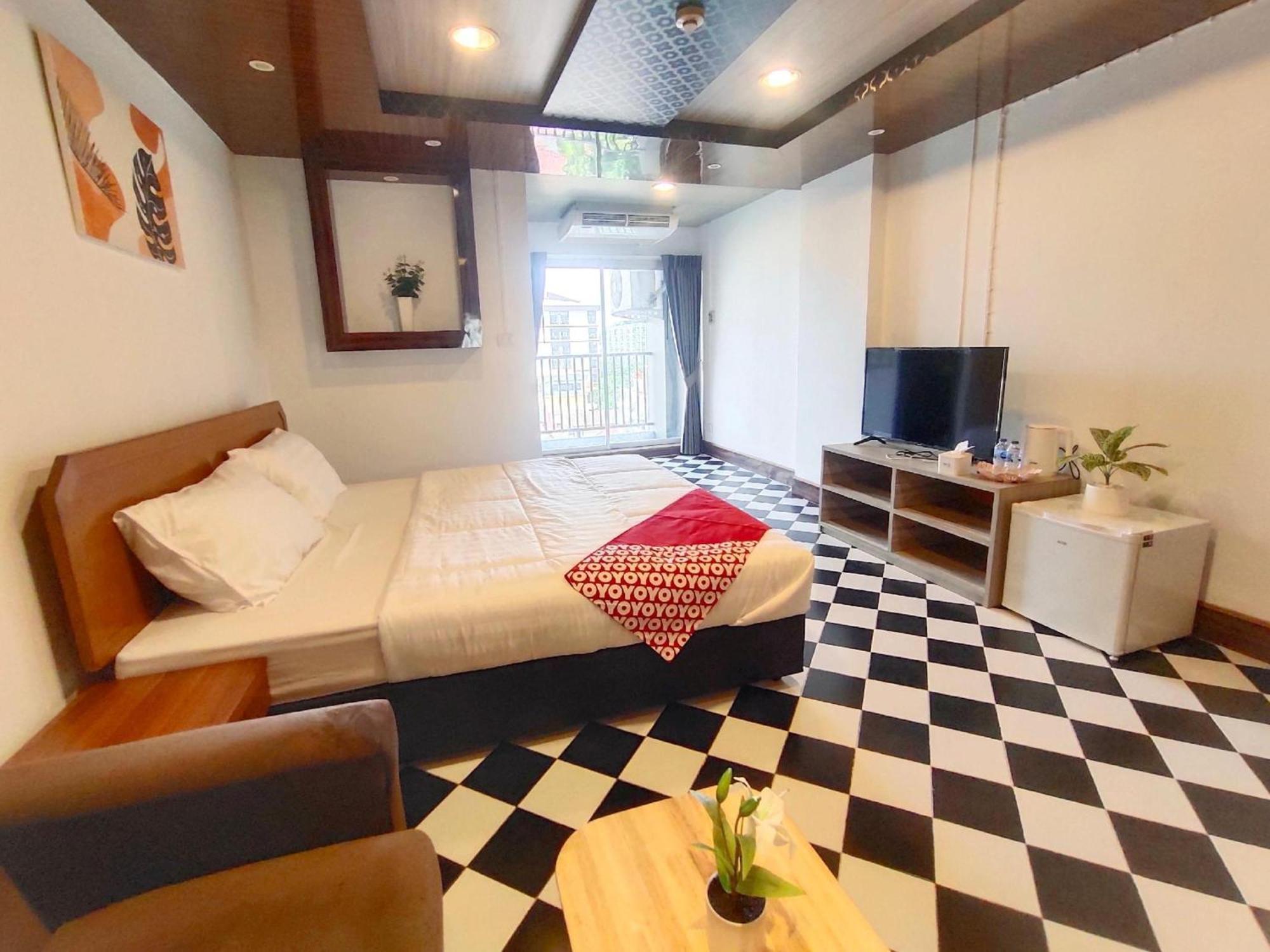 Oyo 75446 Travis Inthamara 49 Hotel Bangkok Luaran gambar