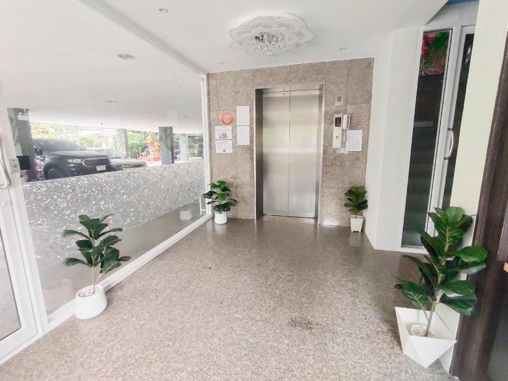 Oyo 75446 Travis Inthamara 49 Hotel Bangkok Luaran gambar